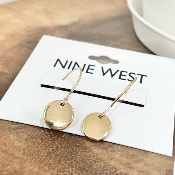 NWT Nine West gold & green long arrow necklace, hoop and dangling earrings - Picture 8 of 12